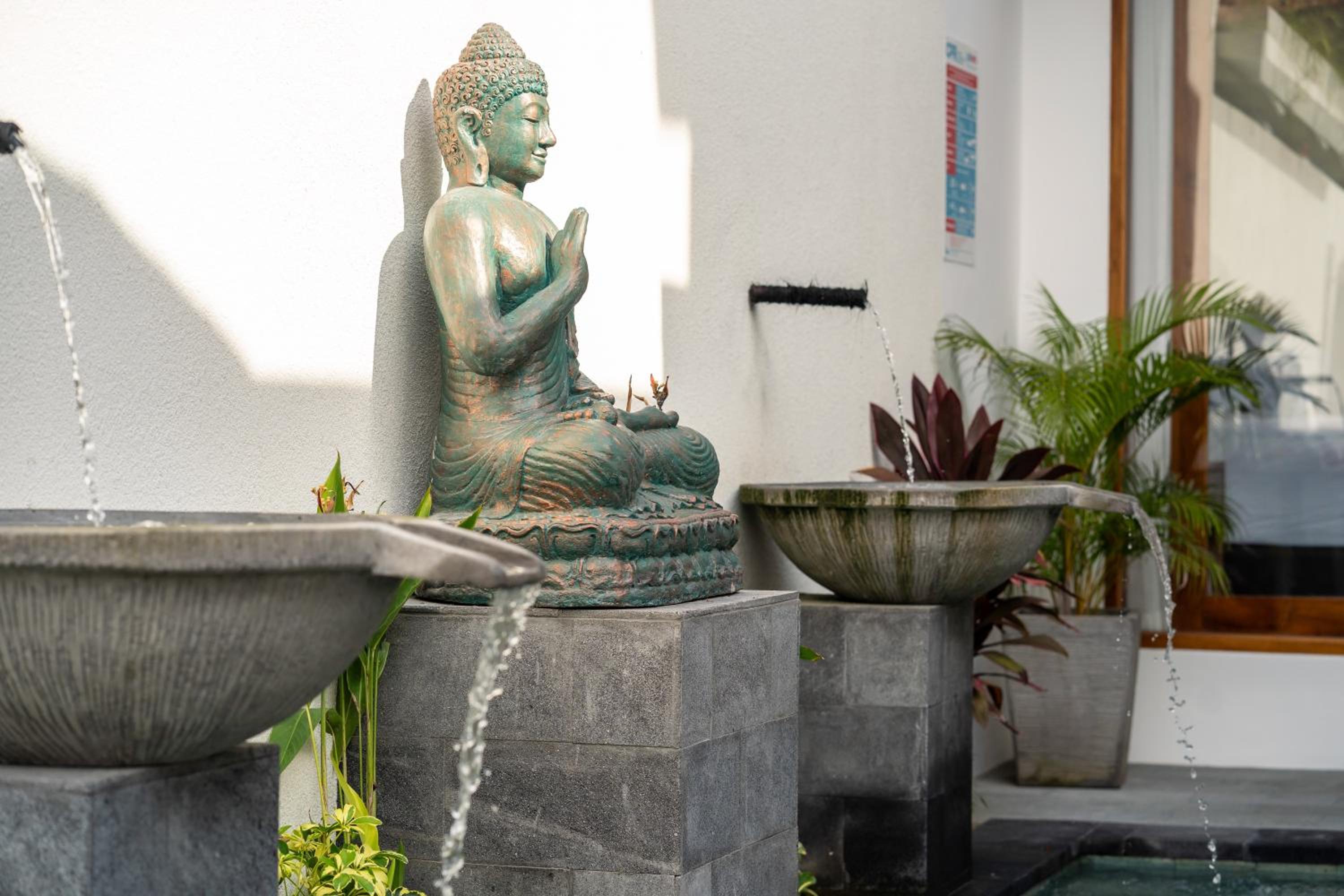 Private Villa Uluwatu - 4BR - Pool - Rooftop Sunset Bar - 7 mins to Melasti Beach