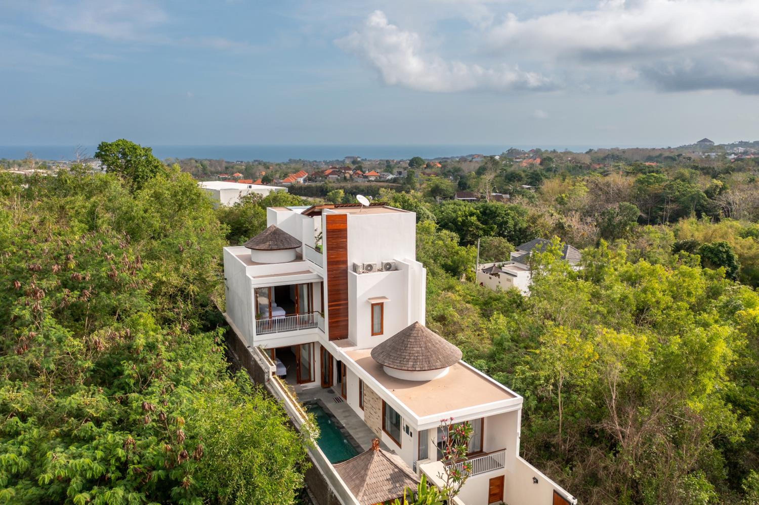 Private Villa Uluwatu - 4BR - Pool - Rooftop Sunset Bar - 7 mins to Melasti Beach
