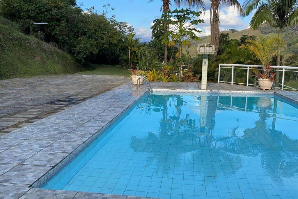 Lindo sítio com área de lazer completa!!!