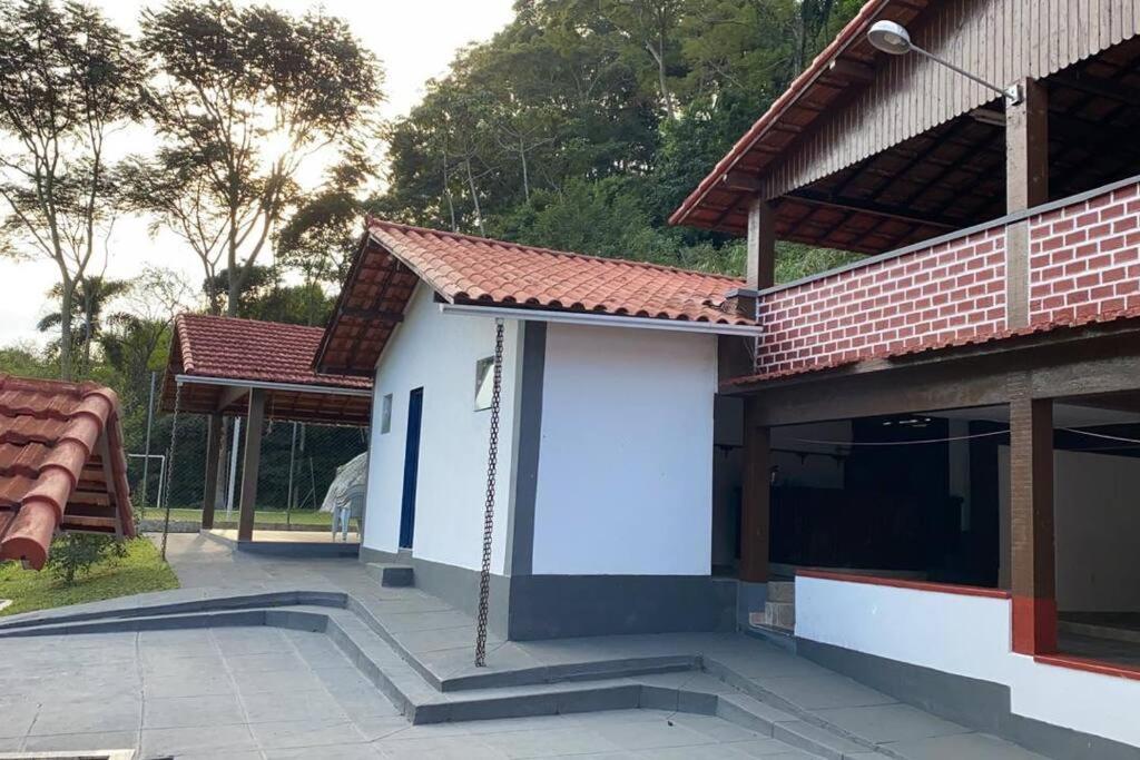 Lindo sítio com área de lazer completa!!!