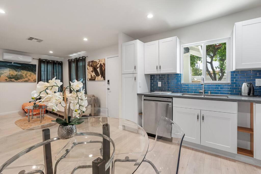 Cozy 2 Bedroom 2 Bath Cottage in Hollywood with Private Yard