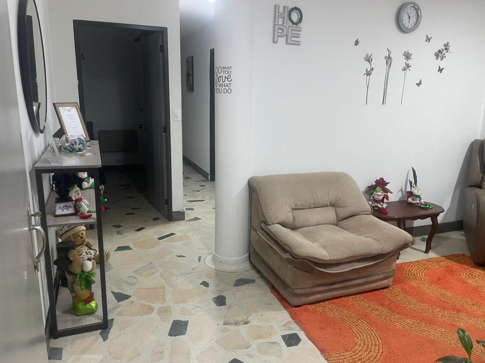 Room cerca al aeropuerto