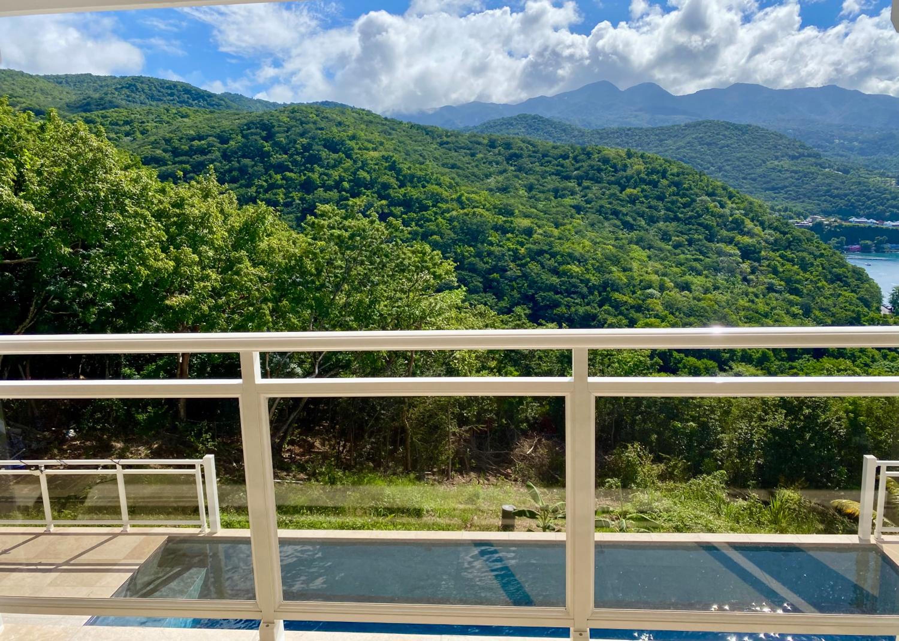 Villa Ozalee 5 étoiles charme et élégance Vue mer exceptionnelle sur la baie de Malendure et la réserve Cousteau view 2