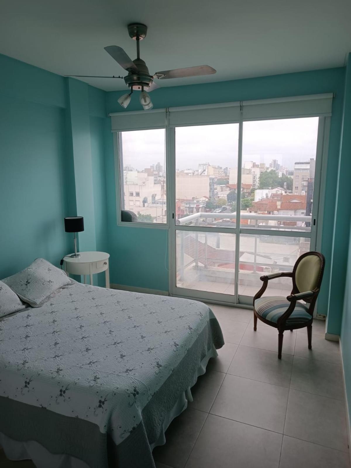 Departamento 2 ambientes con cochera zona Guemes