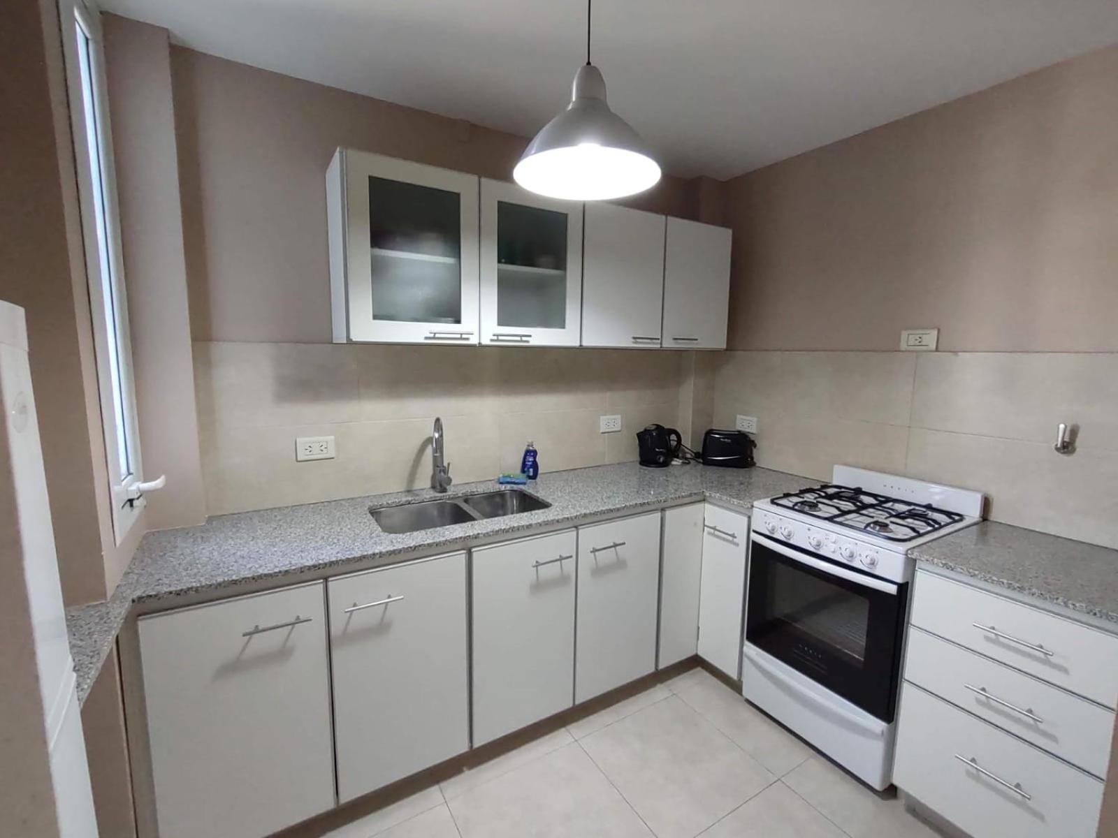 Departamento 2 ambientes con cochera zona Guemes