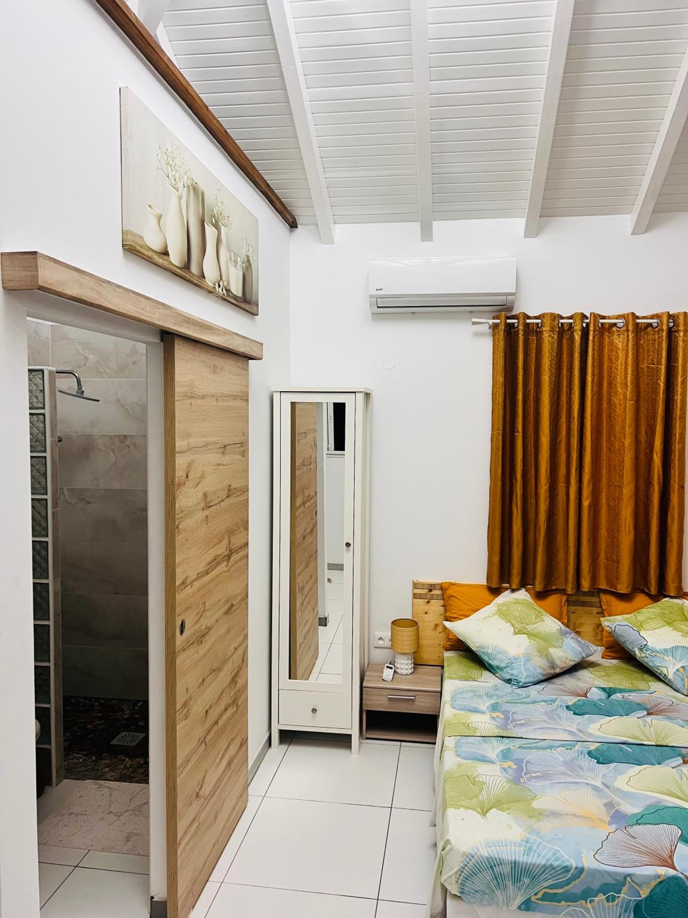 Bungalow cosy Mon petit Diamant avec piscine privé view 3