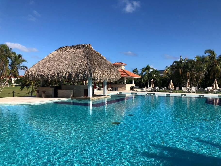 Luxury Villa with infinity pool