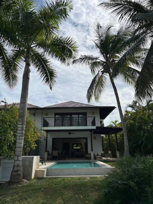 Luxury Villa with infinity pool