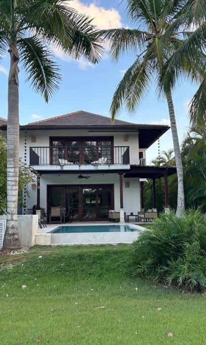 Luxury Villa with infinity pool