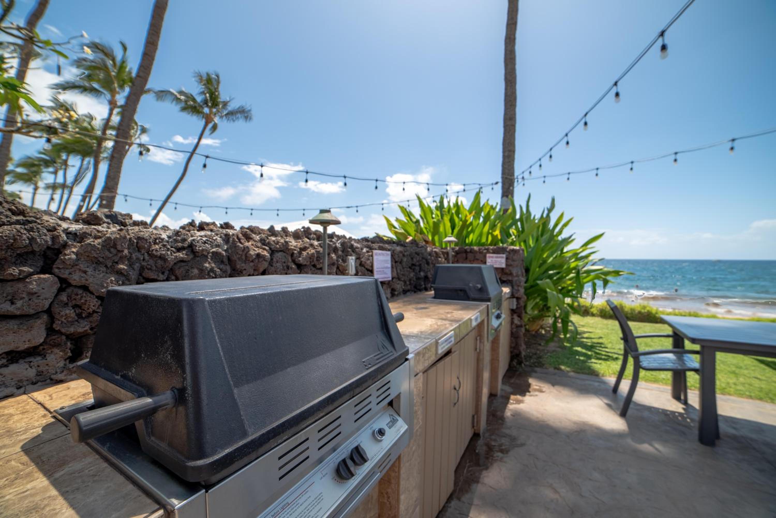 Nani Kai Hale 605 · NKH 605 Remodeled BeachFront w Pool AC Sandy
