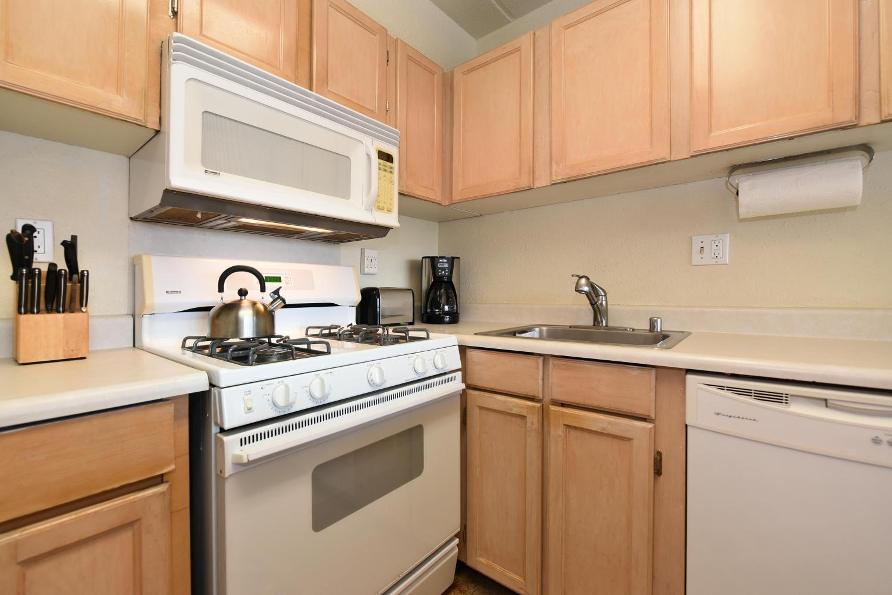 Kihei Akahi C616 · AKH C616 Cozy Condo Near Beach w Ocean View P