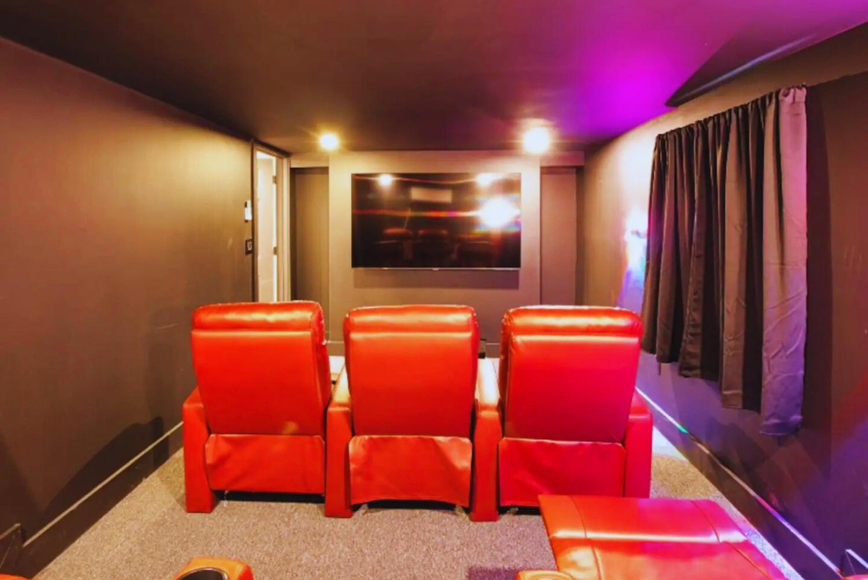 Flamingo House with Cinema, Pool & Chill Area