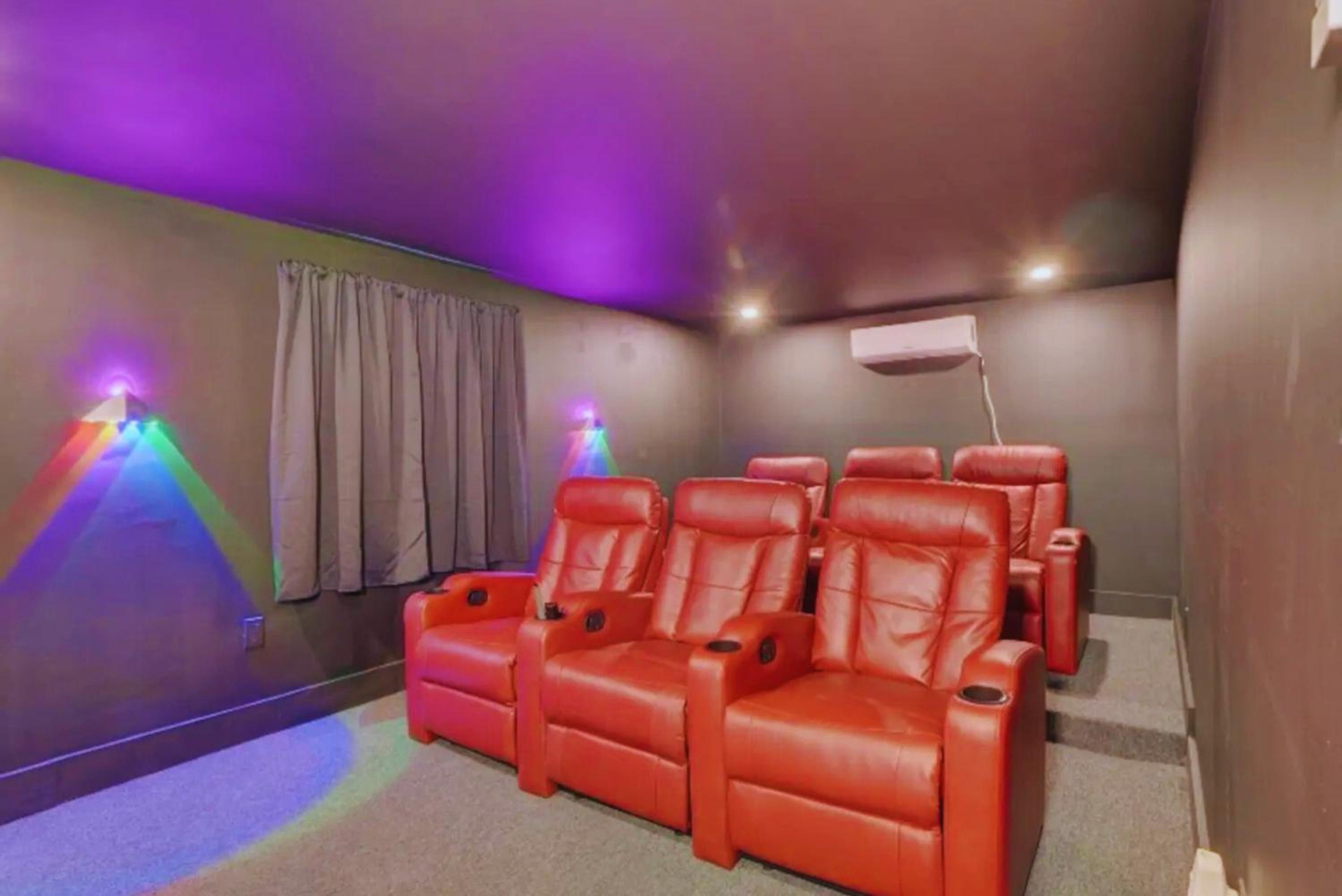 Flamingo House with Cinema, Pool & Chill Area