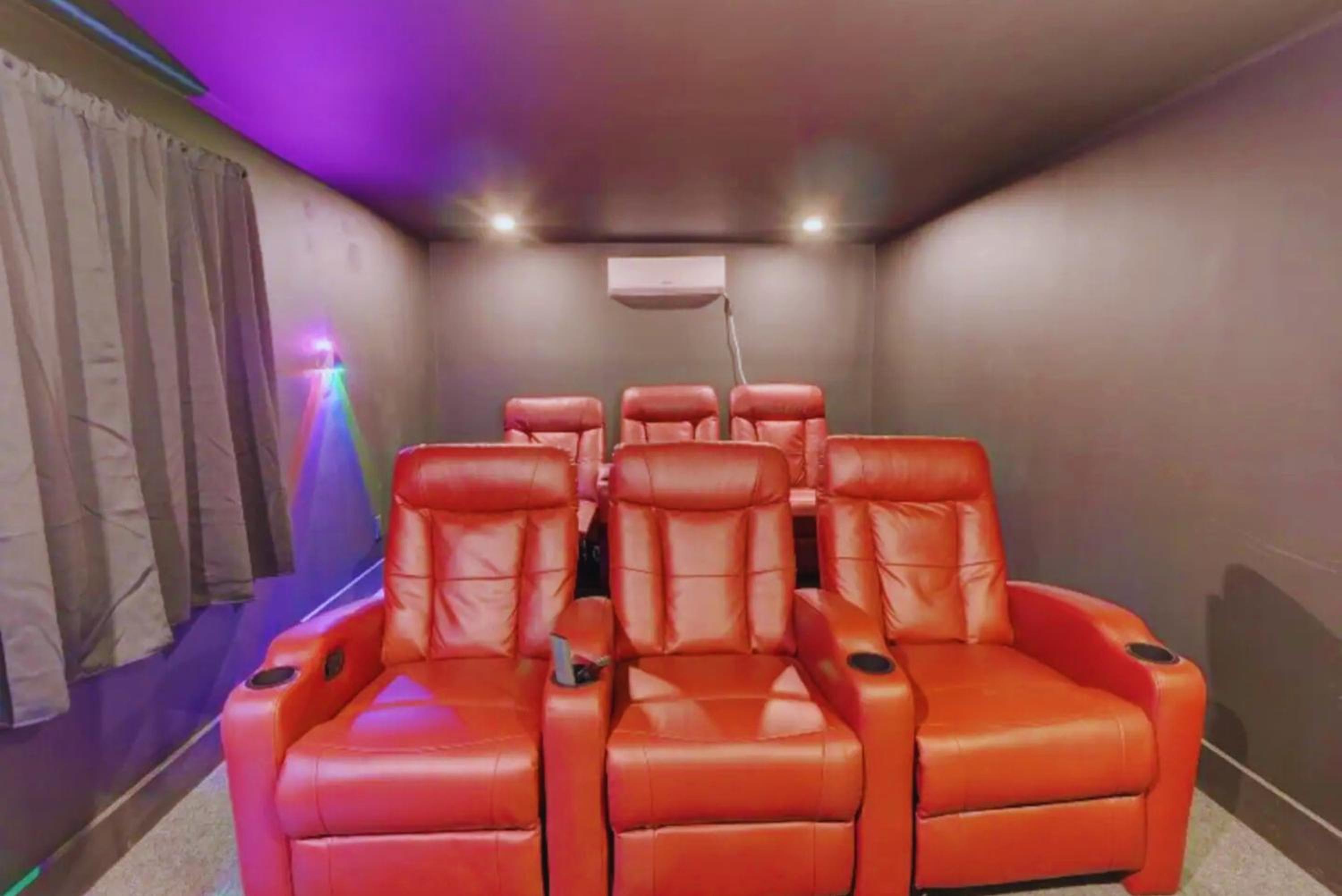 Flamingo House with Cinema, Pool & Chill Area
