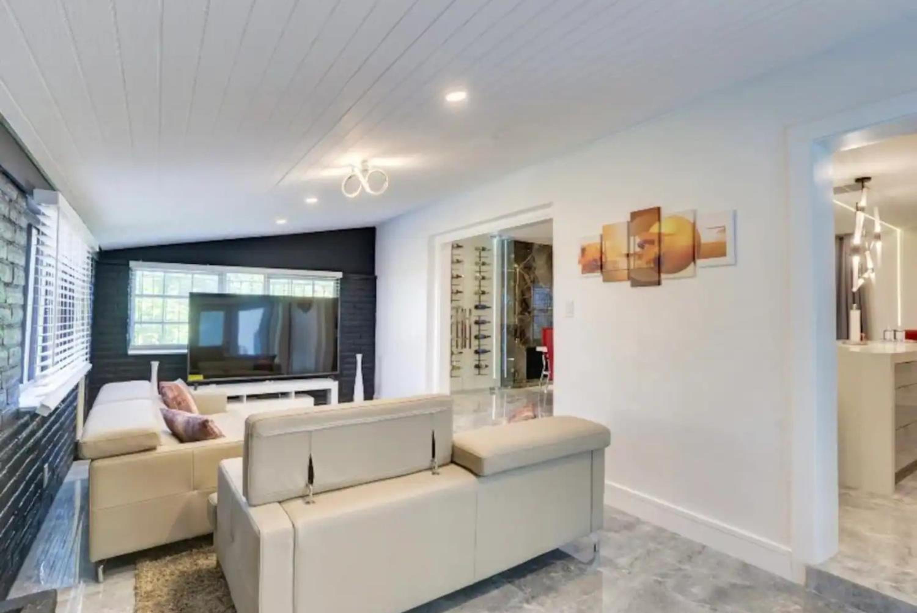 Flamingo House with Cinema, Pool & Chill Area