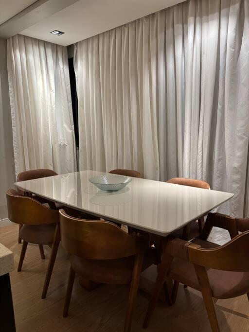 Apartamento na Praia Brava, 150m do mar