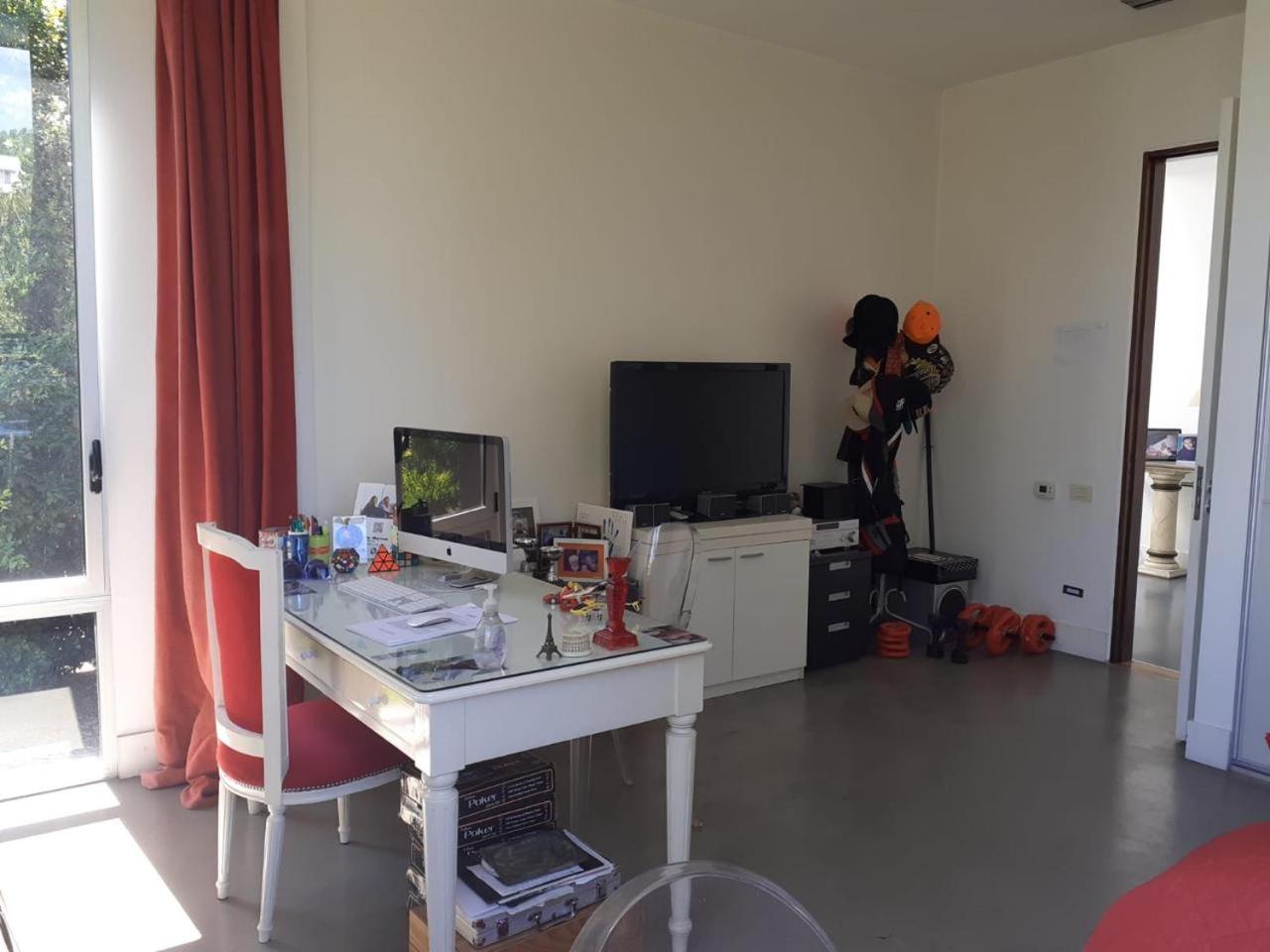 PILAR BARRIO PRIVADO con AMENITIES CASA 6 AMB CON PISCINA