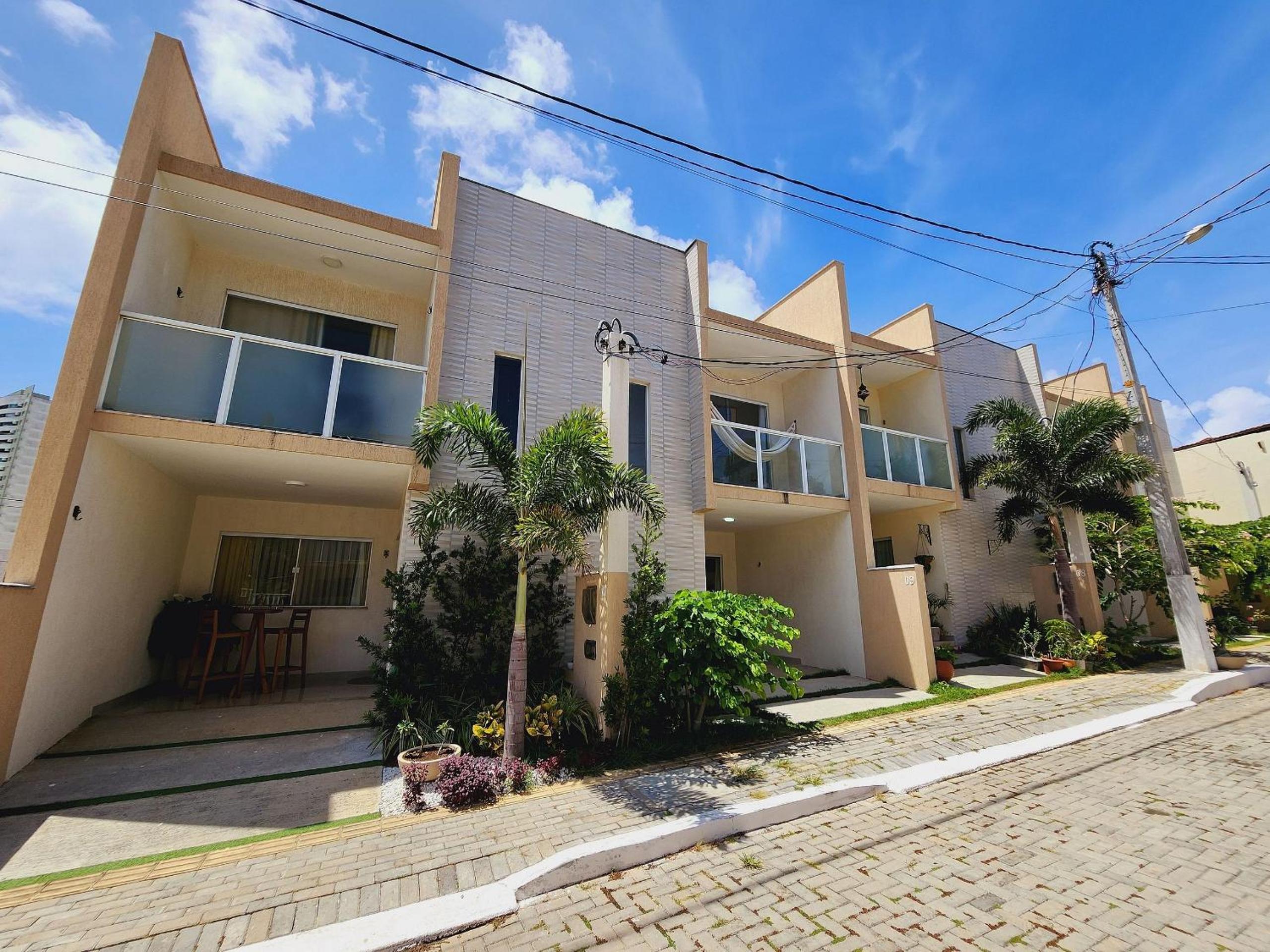 JPN09 - Duplex em cond. fechado próx. à praia