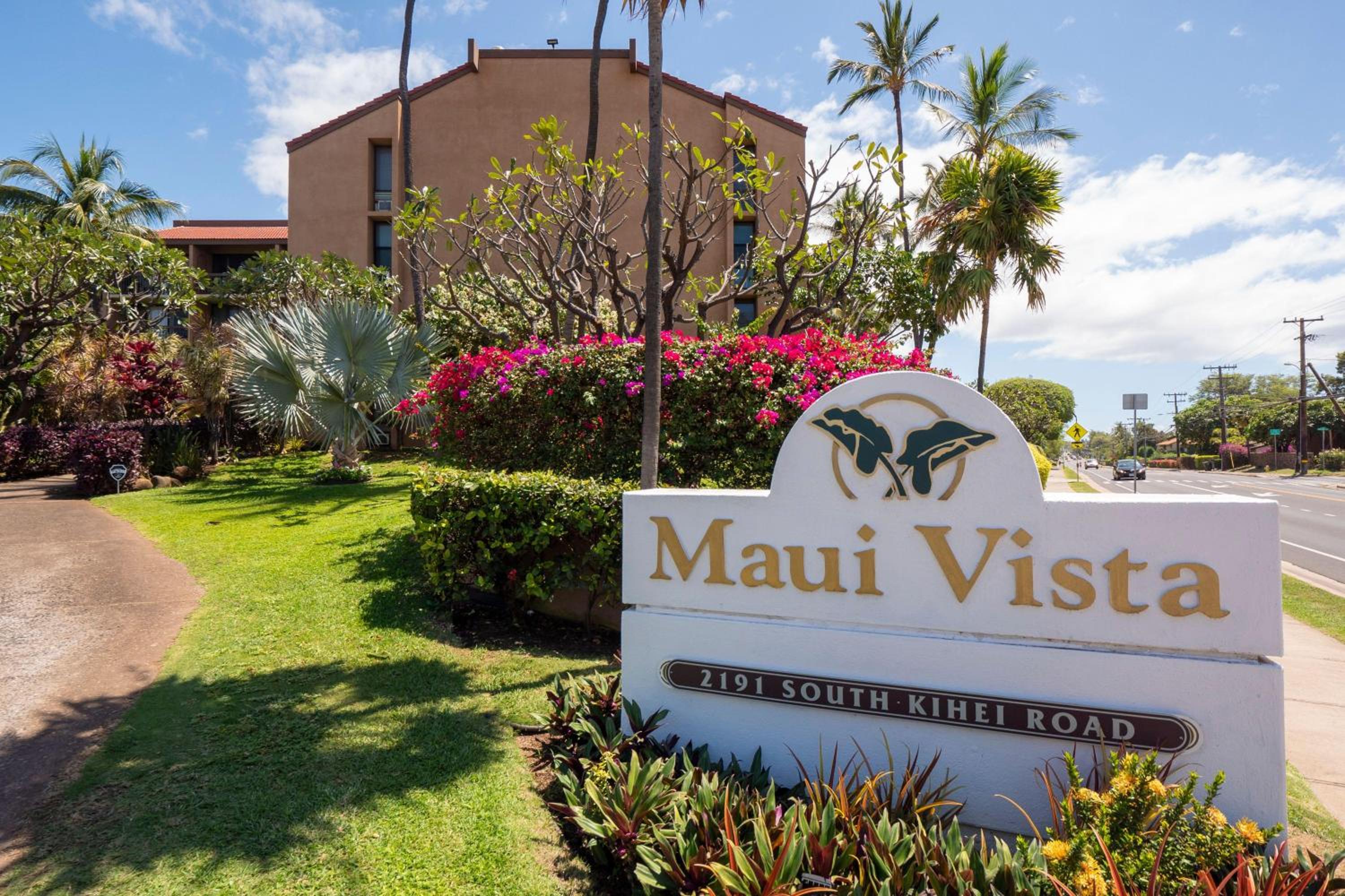 Maui Vista 1417 · MV 1417 Updated 2BD w Pool AC BBQ Near Beach