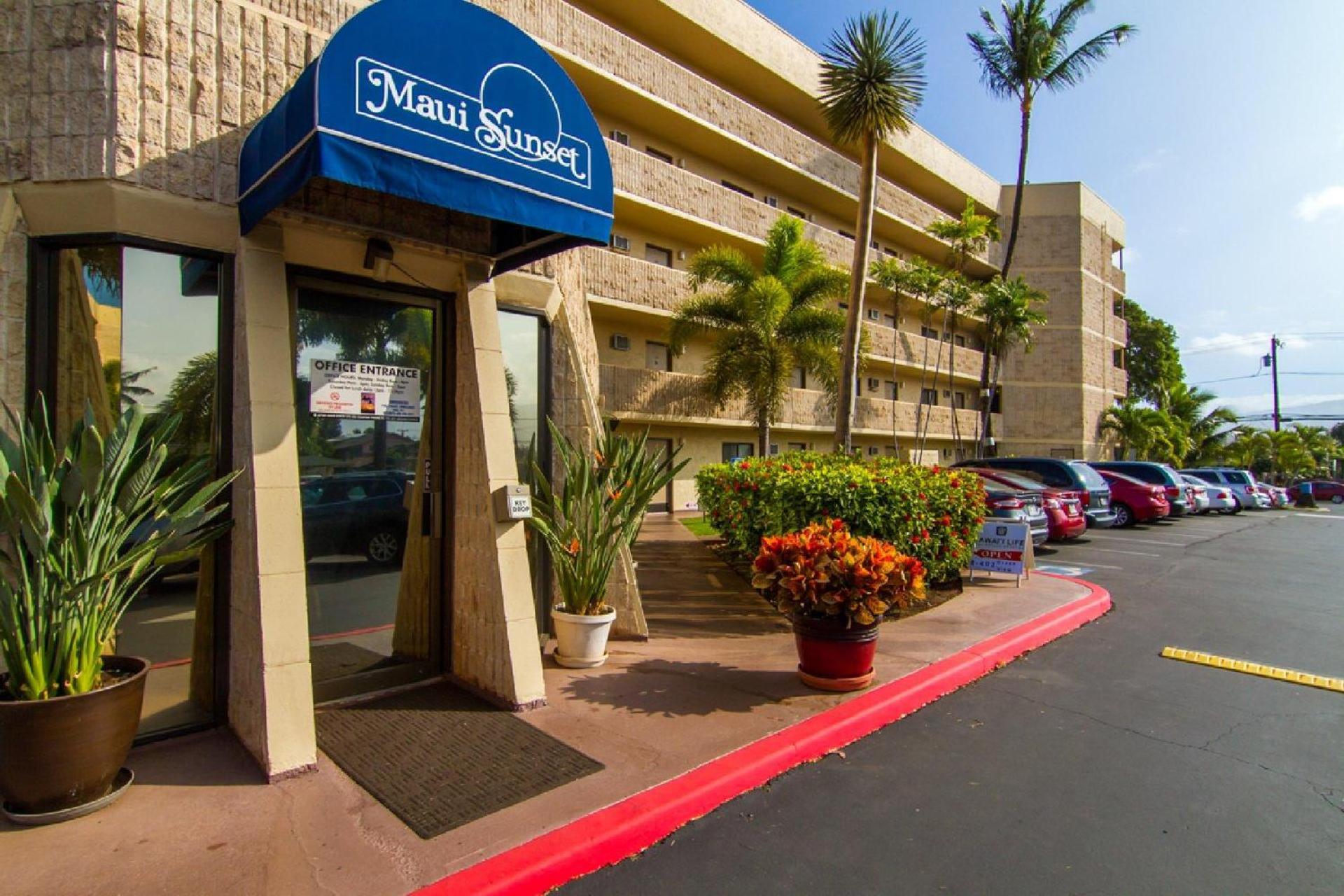 Maui Sunset B402 · MSNB402 OceanFront 1Bedroom Getaway w Pool