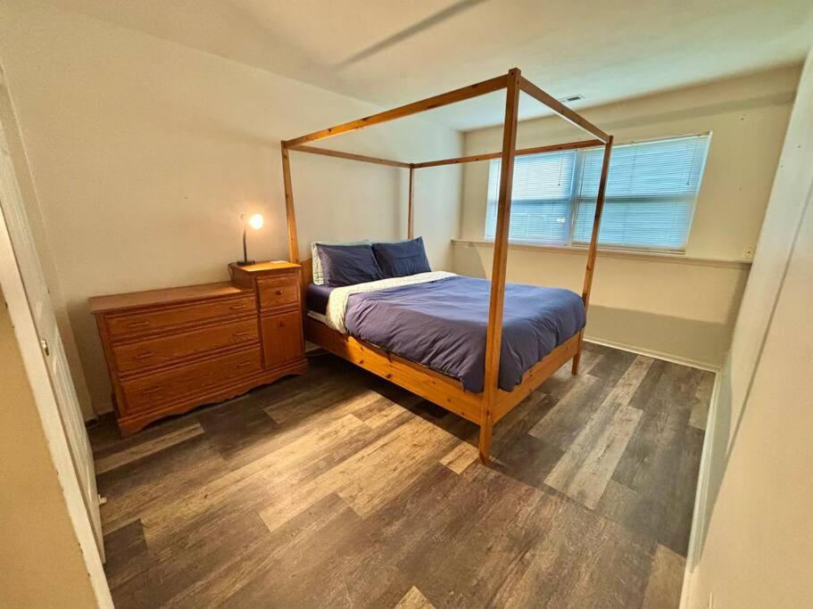 The Olive Branch - Stylish Oasis for 11 view 5