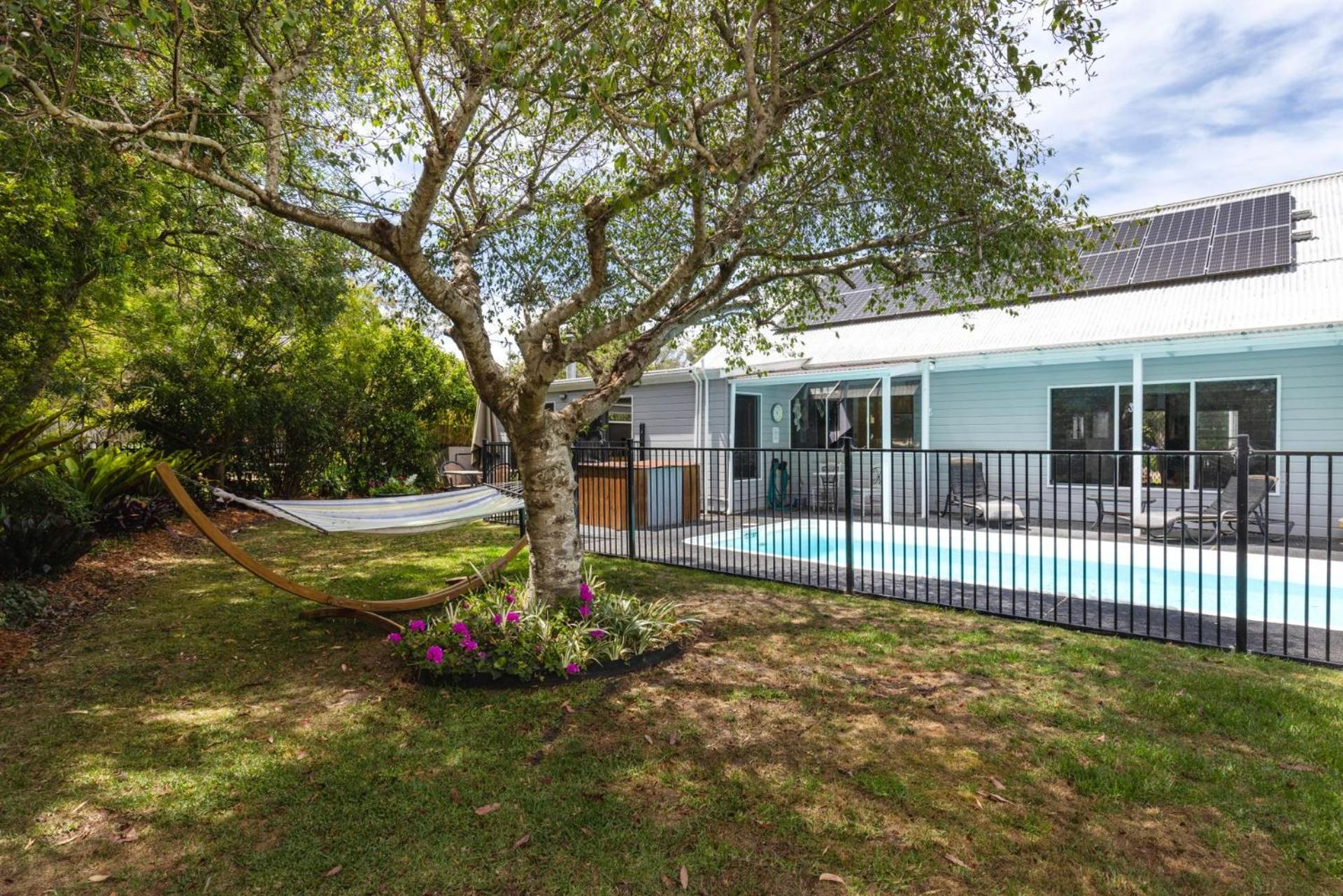 Grey Gables - Pet Friendly with Fireplace, Pool, Spa & Sauna