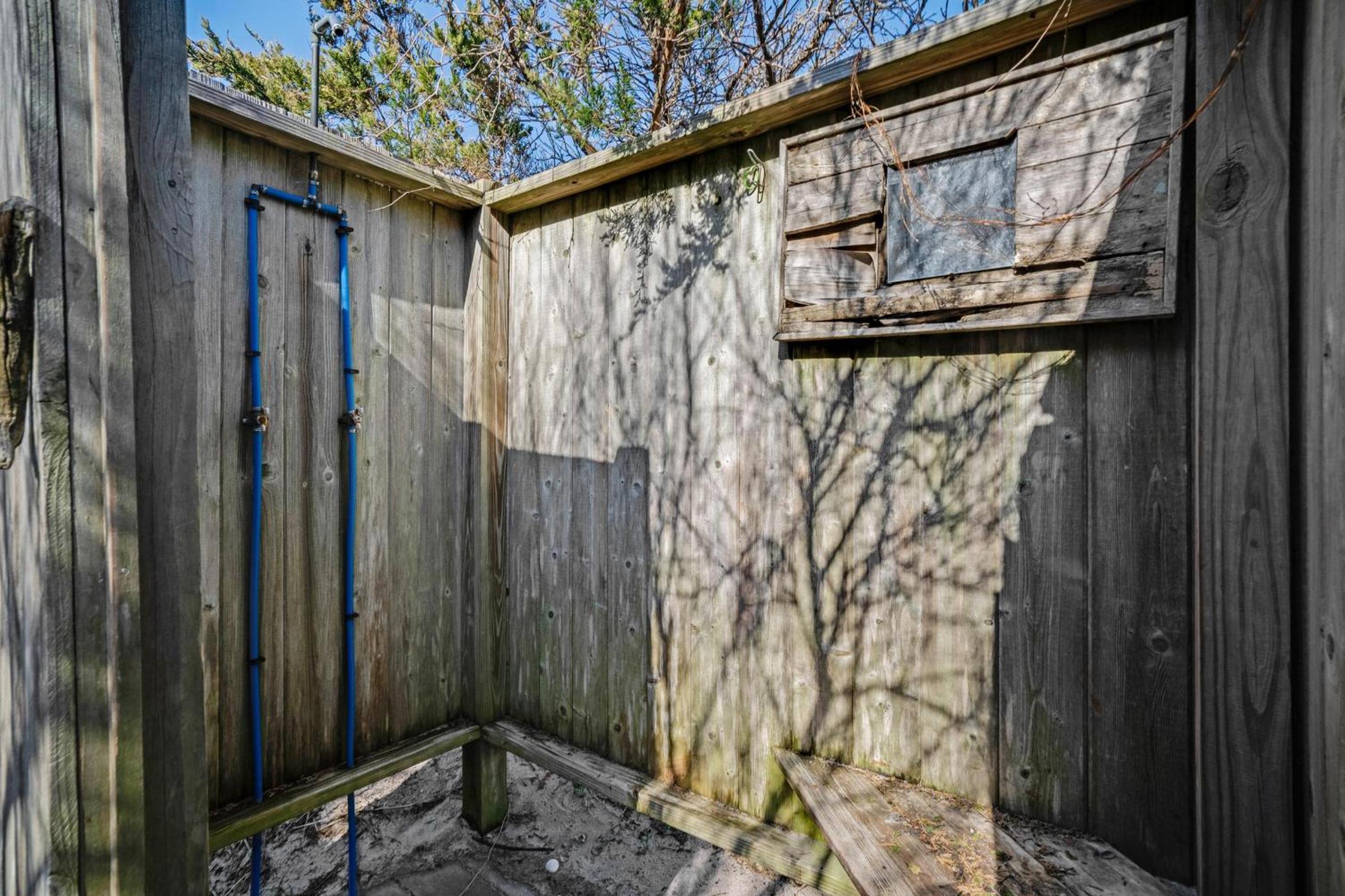 Queen Vic Beach House: 5 Mins to Vineyards & Farmstands view 4