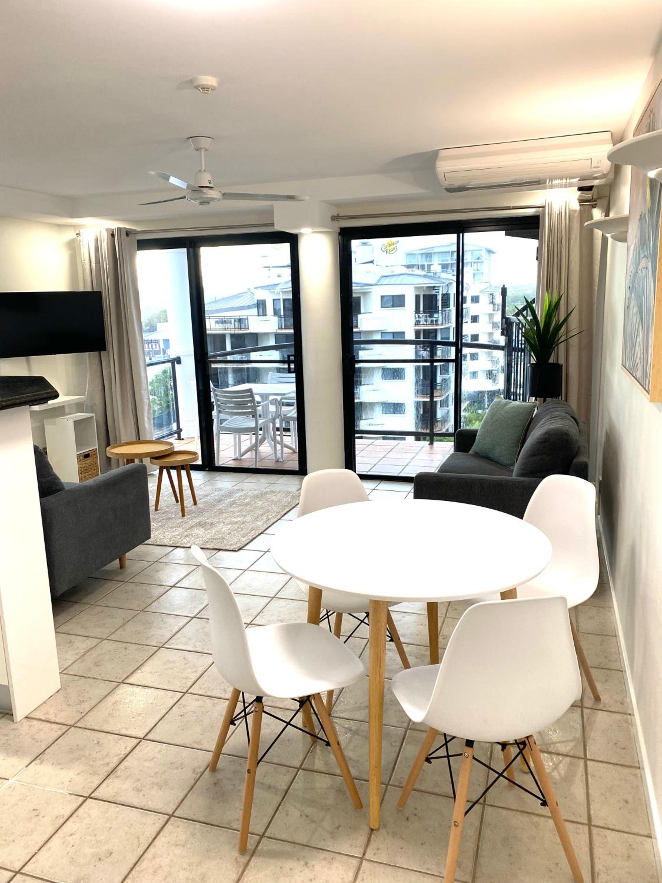 At The Beach Mooloolaba, Private Rooftop With Spa, 50m to Beach, Surfclub and Esplanade