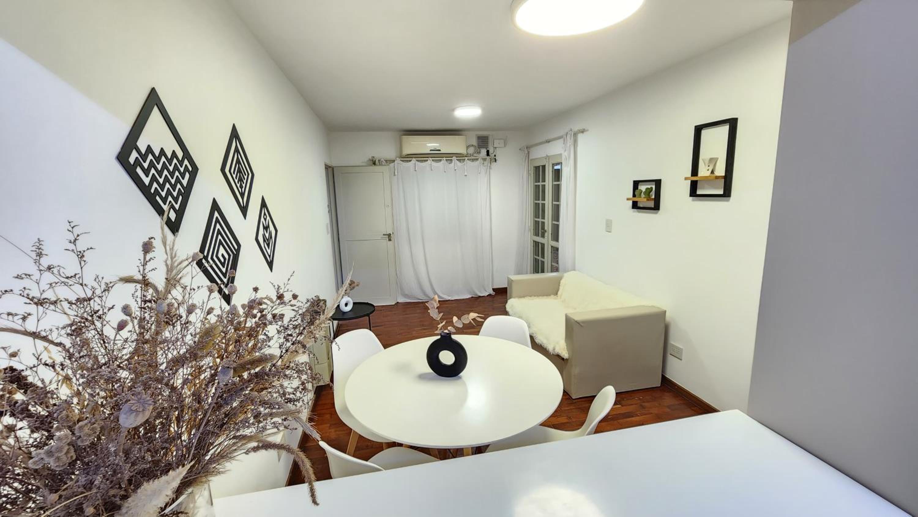 Departamento PB, patio y asador privados - NUEVO SERVICIO Estacionamiento 24hs INCLUIDO, no camioneta- Cerca de hotel Quinto Centenario, Nuevocentro shoppi