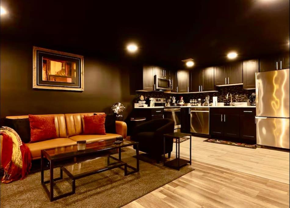 Bloomingdale Blues Speakeasy Free Parking