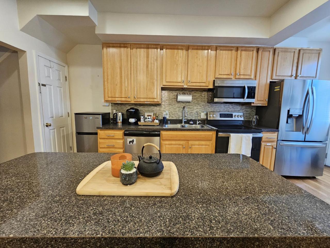 Washington DC Vacations - Peaceful 3 BR with Parking, Family Friendly near MedStar - Property Image 1