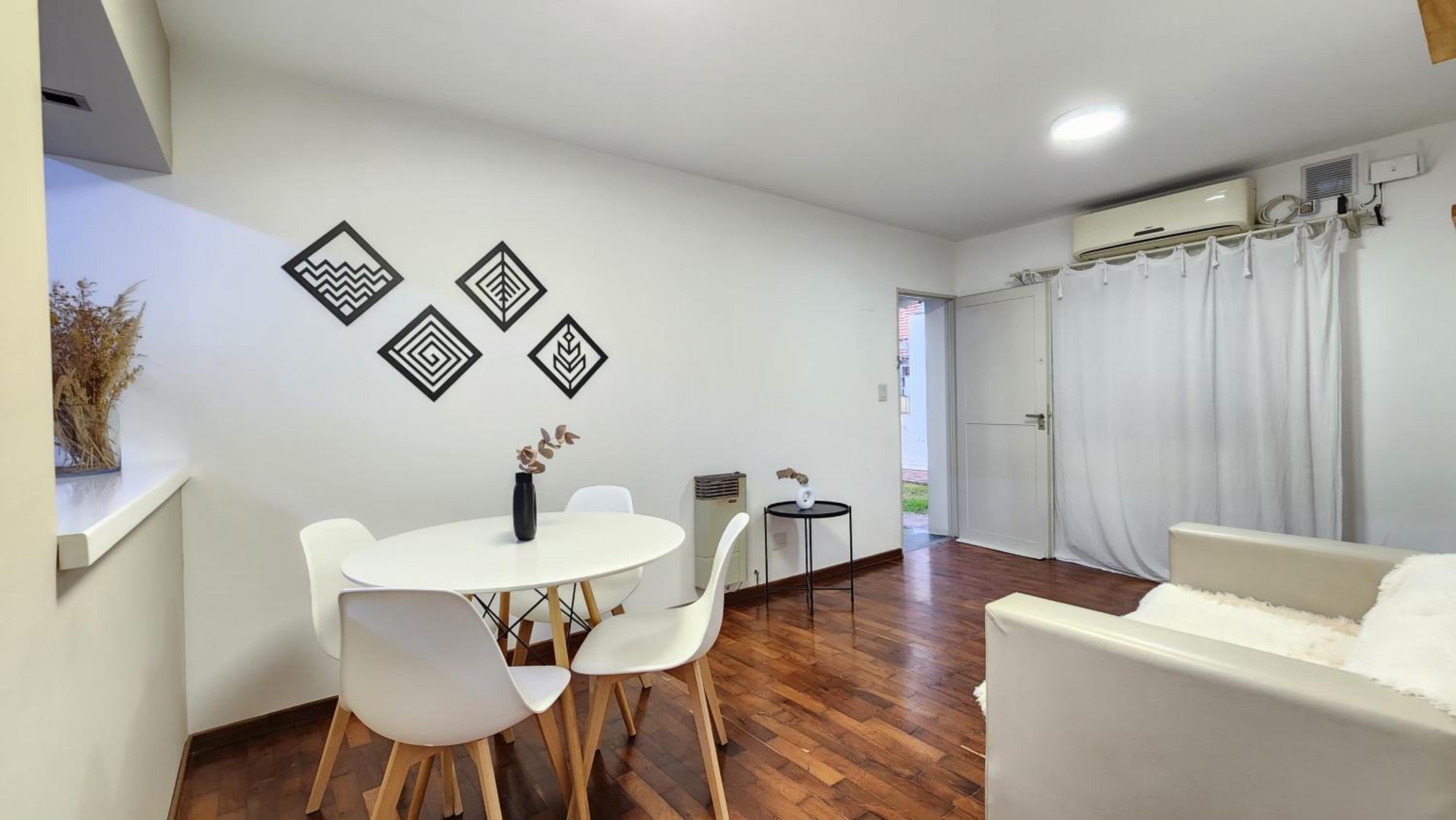 Departamento PB, patio y asador privados - NUEVO SERVICIO Estacionamiento 24hs INCLUIDO, no camioneta- Cerca de hotel Quinto Centenario, Nuevocentro shoppi
