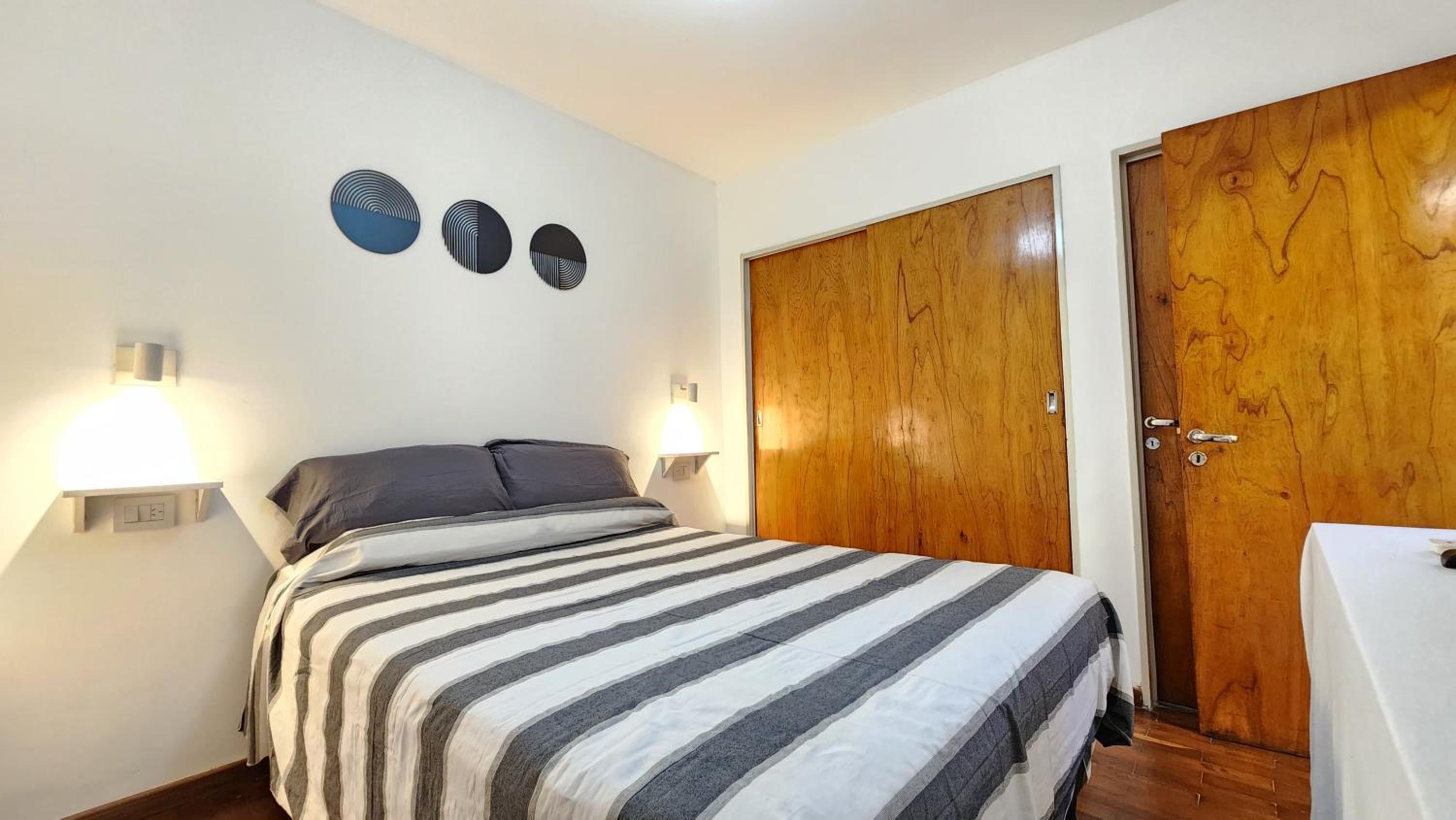 Departamento PB, patio y asador privados - NUEVO SERVICIO Estacionamiento 24hs INCLUIDO, no camioneta- Cerca de hotel Quinto Centenario, Nuevocentro shoppi