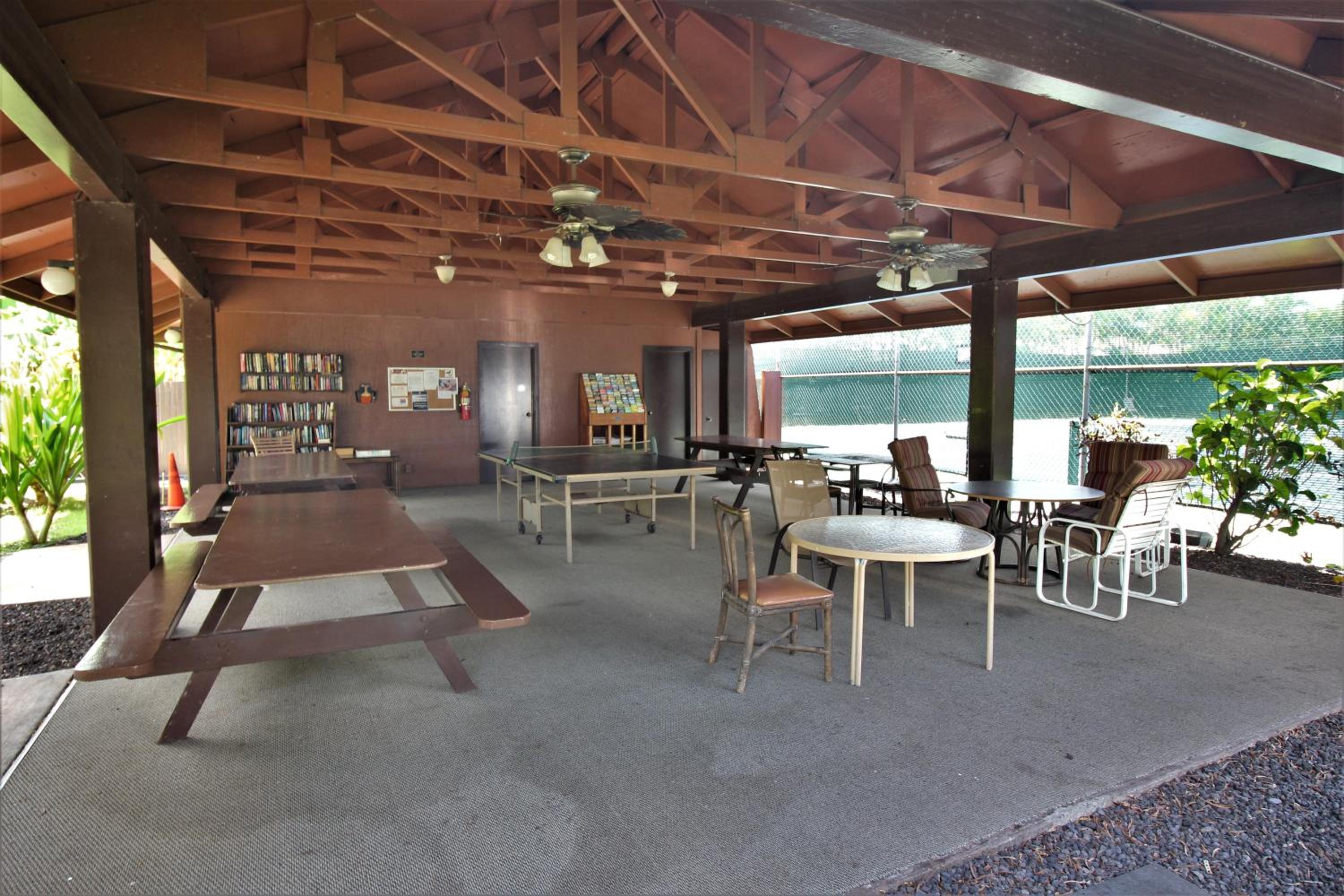 Koa Resort 3J · KOA 3J Remodeled 3BD w AC Pool Near Sandy Beach view 5