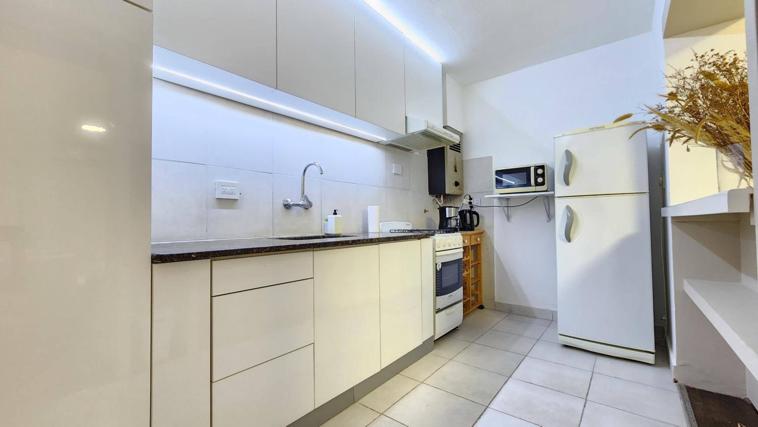 Departamento PB, patio y asador privados - NUEVO SERVICIO Estacionamiento 24hs INCLUIDO, no camioneta- Cerca de hotel Quinto Centenario, Nuevocentro shoppi