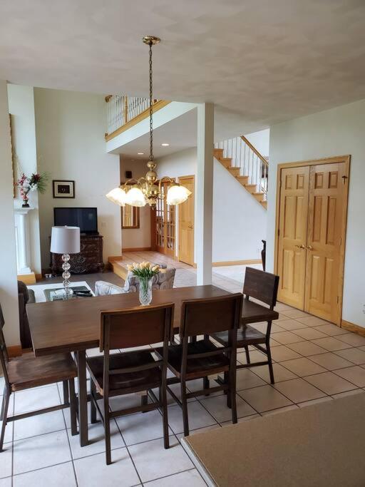 Cheerful 4 Bedroom Luxury Villa view 3