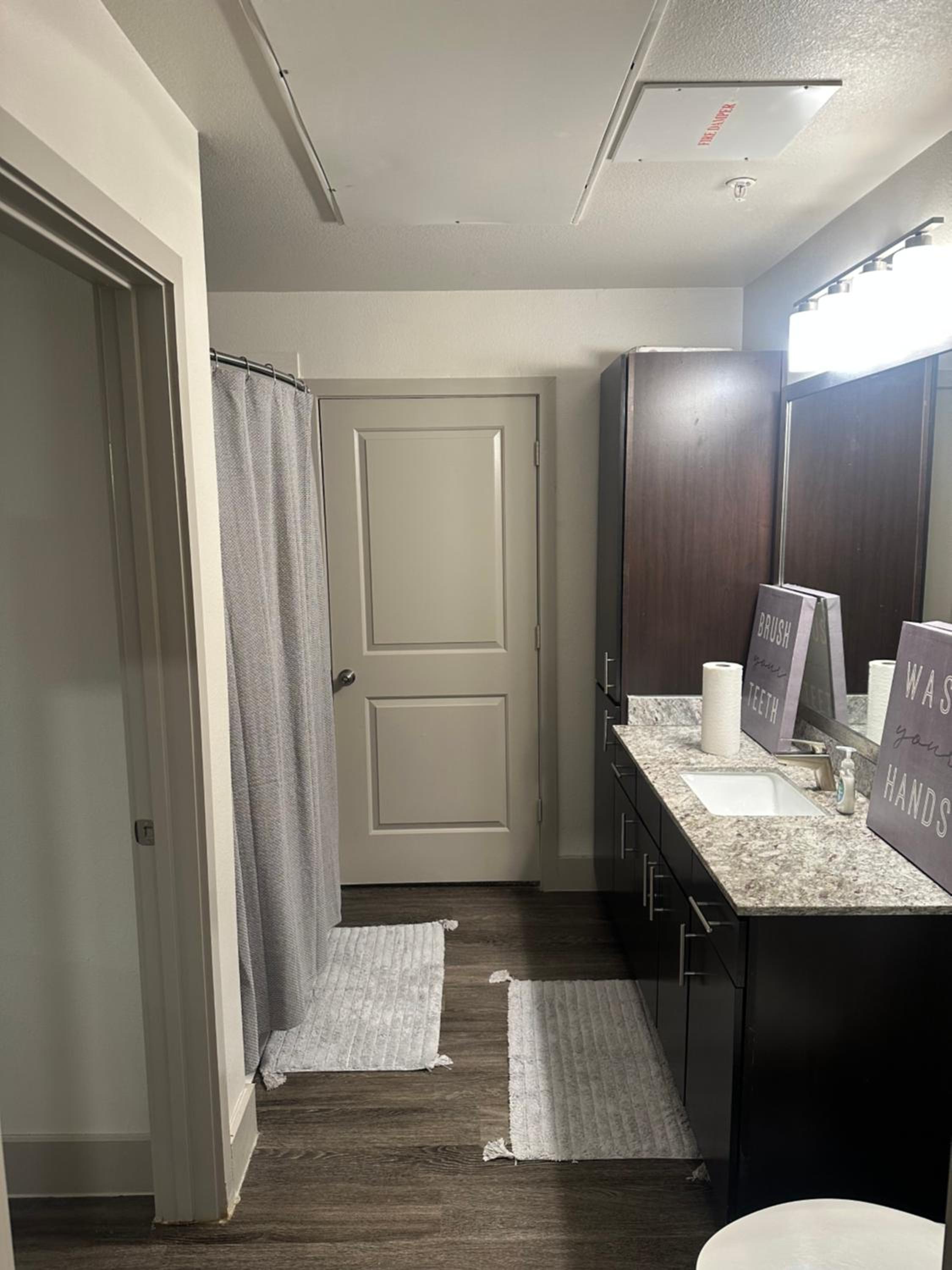 Luxurious 1 Bedroom w pool & patio inGalleria area view 5