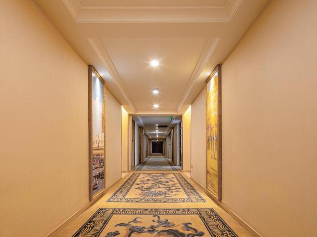 Vienna Hotel Chongqing Shizhu Stadium