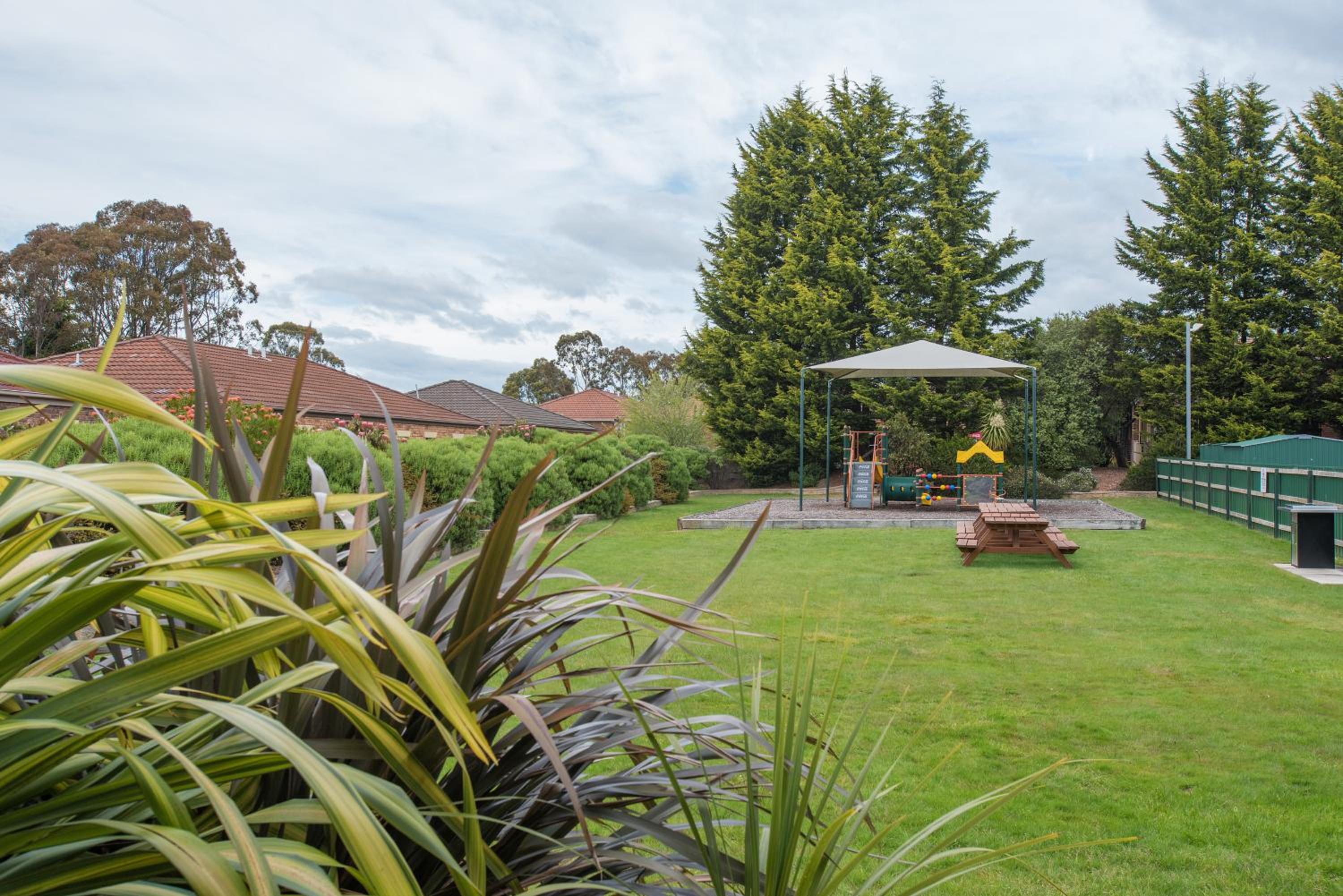 Launceston Vacations - Country Club Villas - Property Image 6