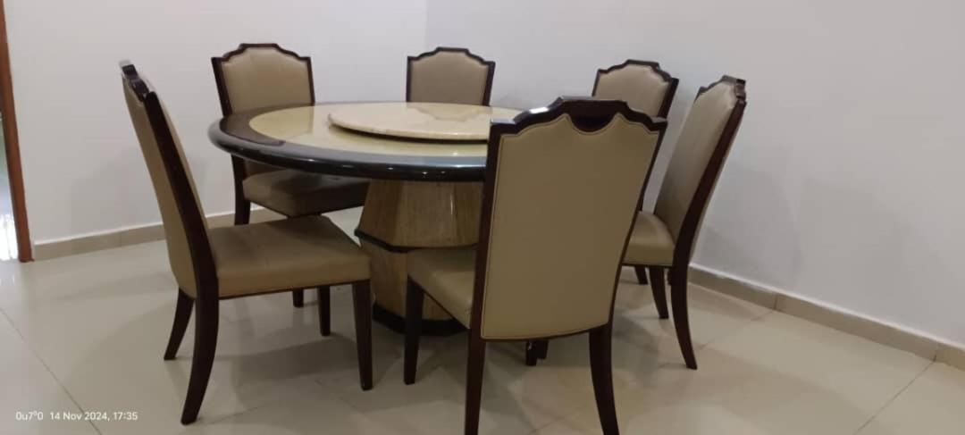 Homestay Miri Four Bedroom 17pax photo 2