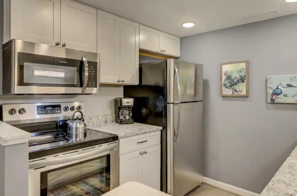 #88 Elegant 3-Bedroom Pet Friendly with Parking view 3