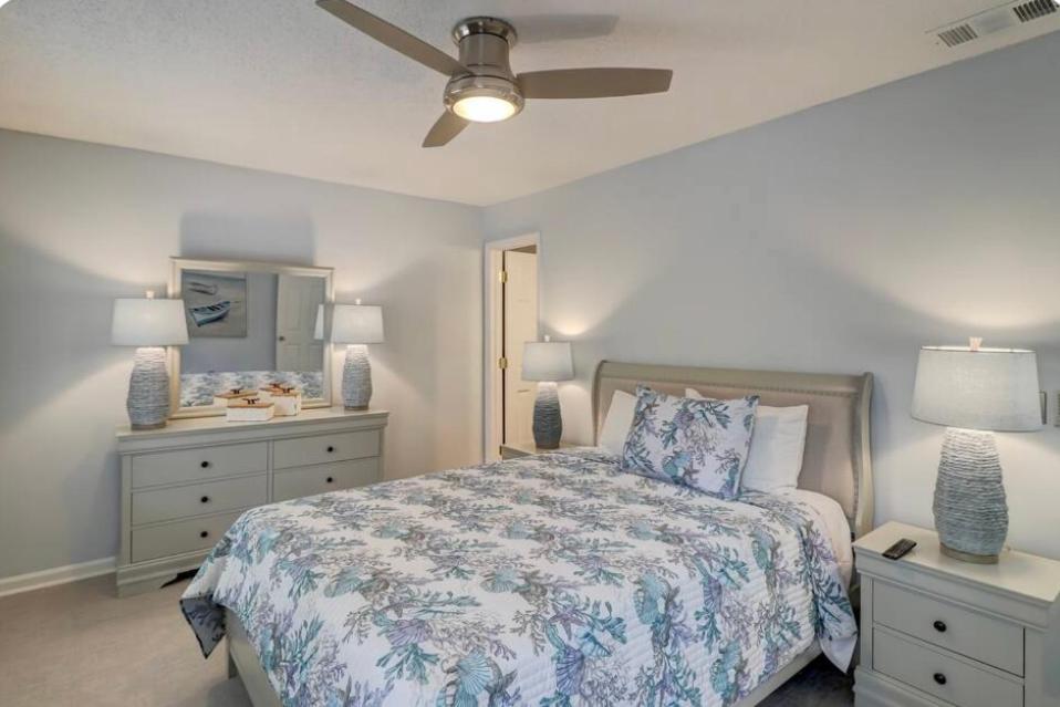 #88 Elegant 3-Bedroom Pet Friendly with Parking view 4