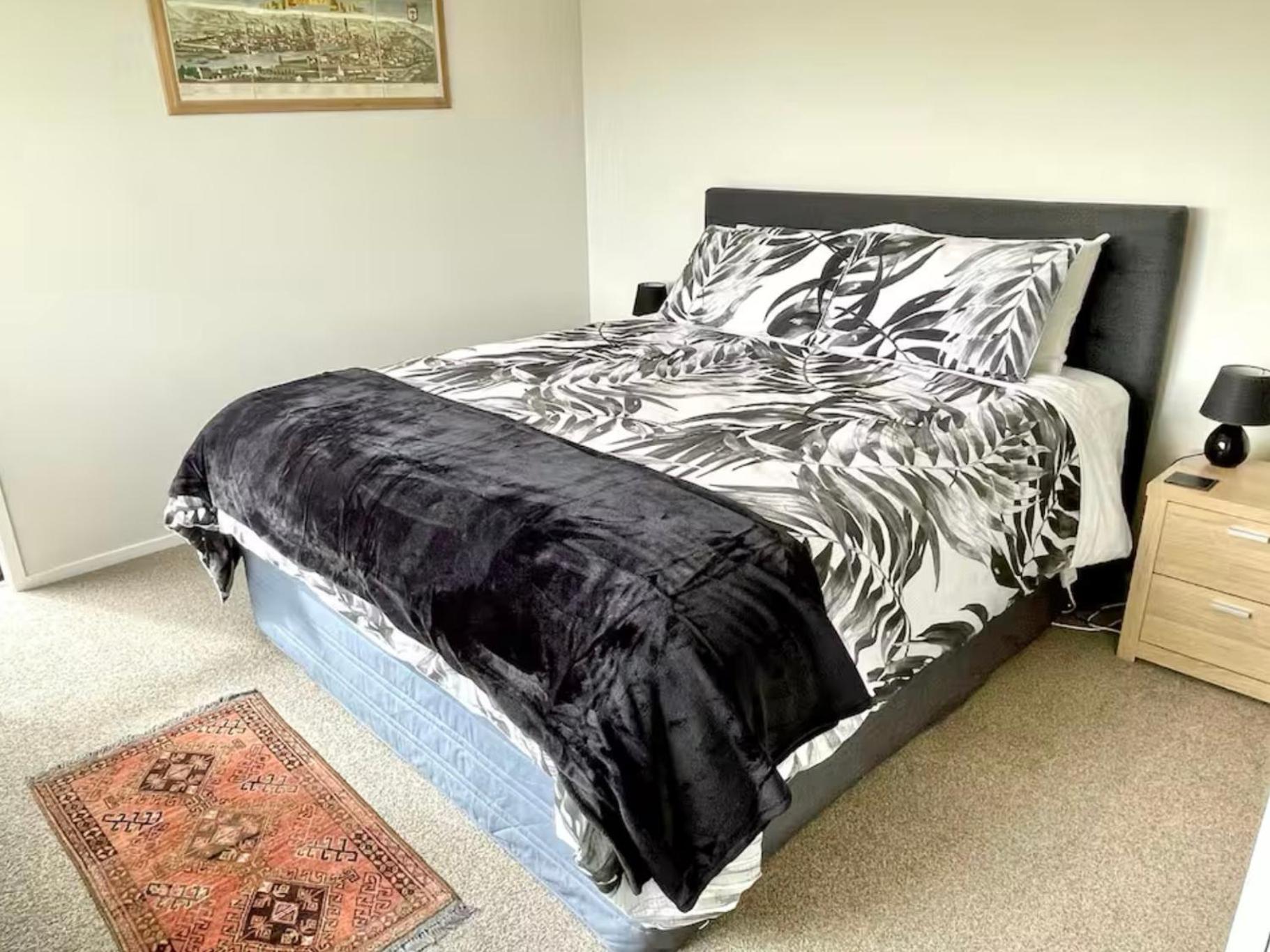 Share our rural Havelock North home - With stunning views view 2
