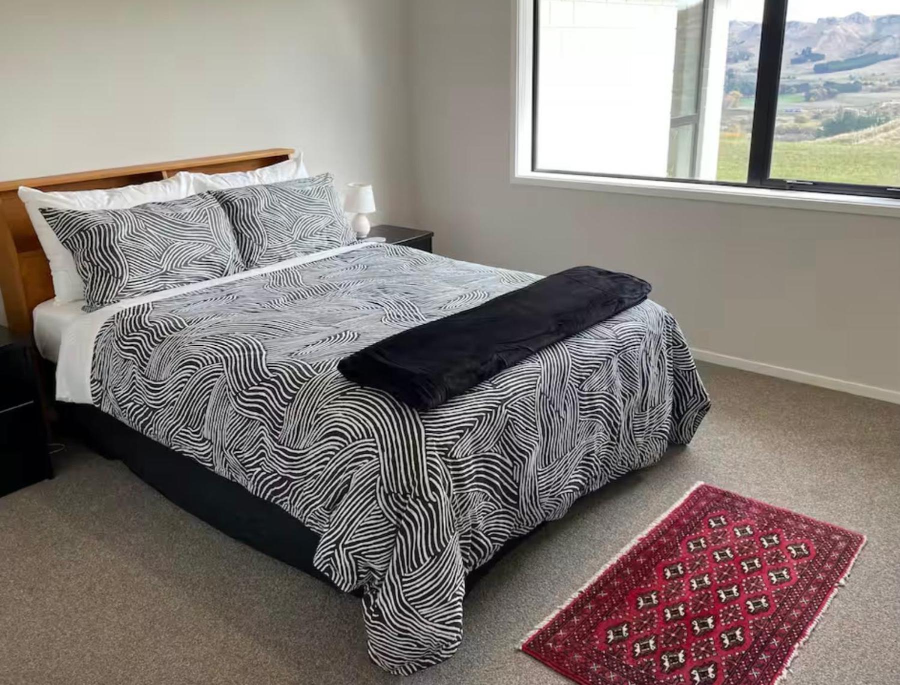 Share our rural Havelock North home - With stunning views view 4
