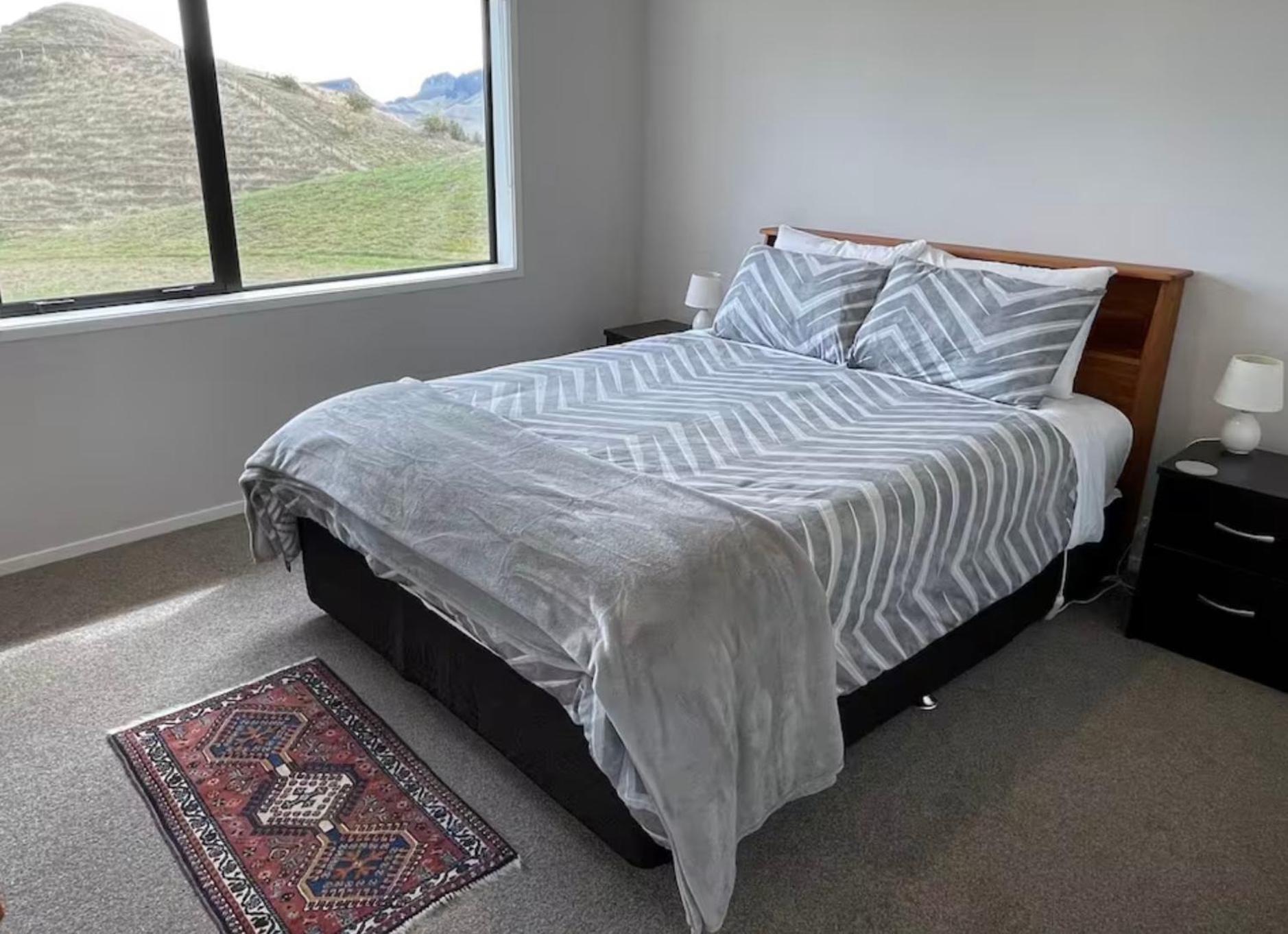 Share our rural Havelock North home - With stunning views view 3
