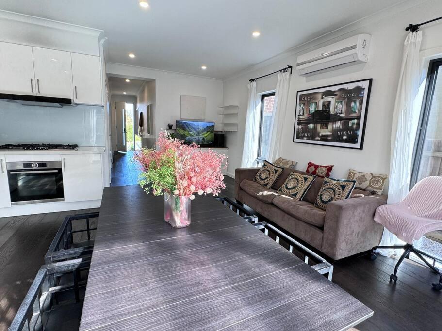 New house near Monash Hospital, just a 3-min walk