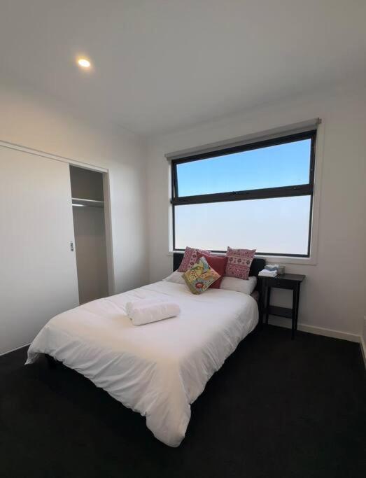 New house near Monash Hospital, just a 3-min walk