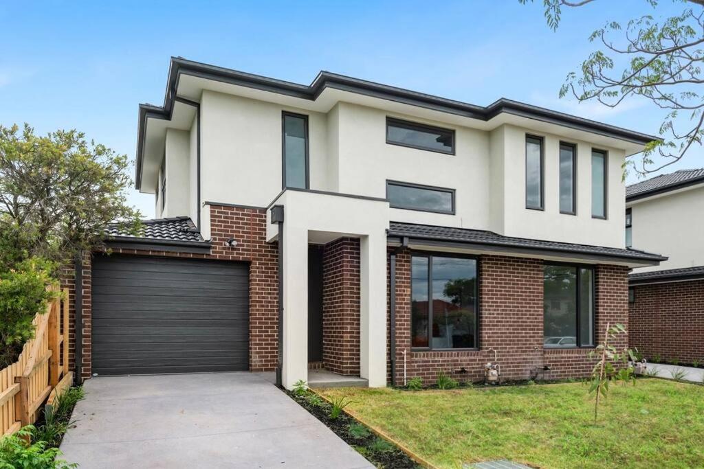 New house near Monash Hospital, just a 3-min walk