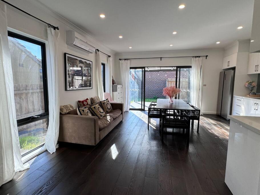 New house near Monash Hospital, just a 3-min walk