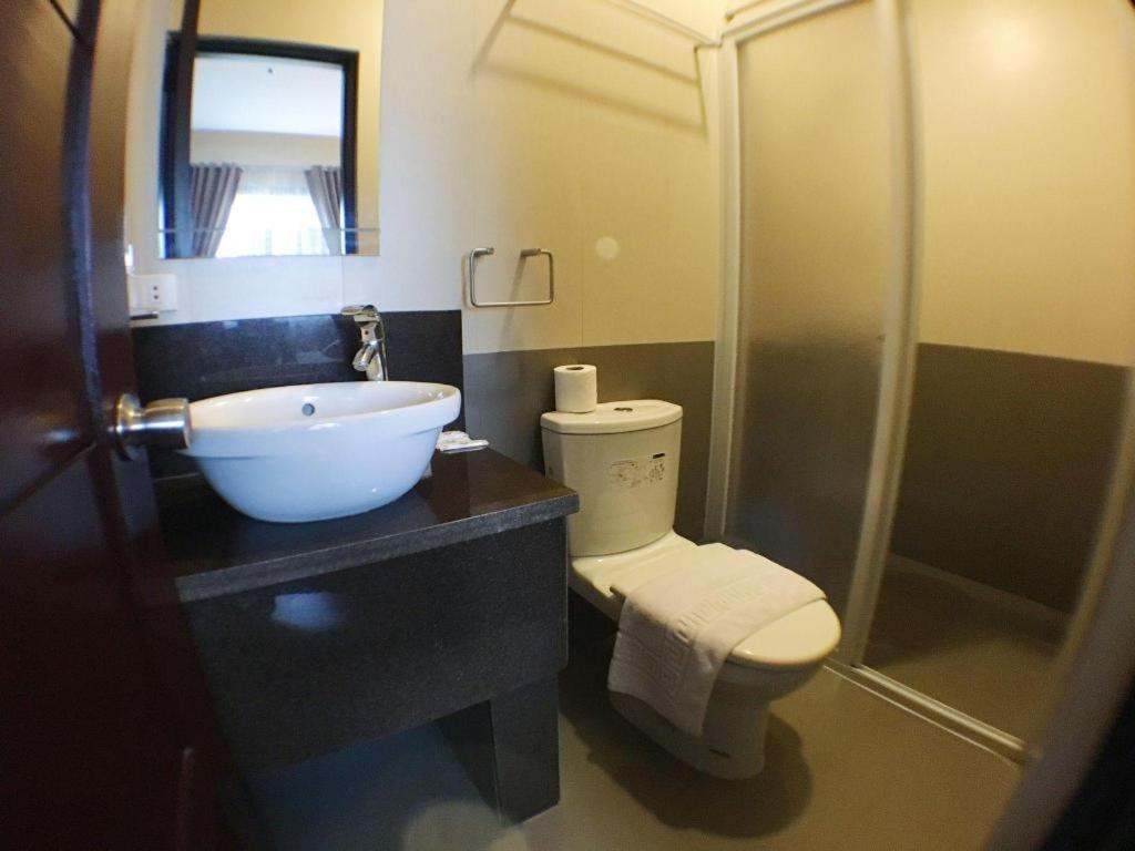 West Loch Park Hotel view 2
